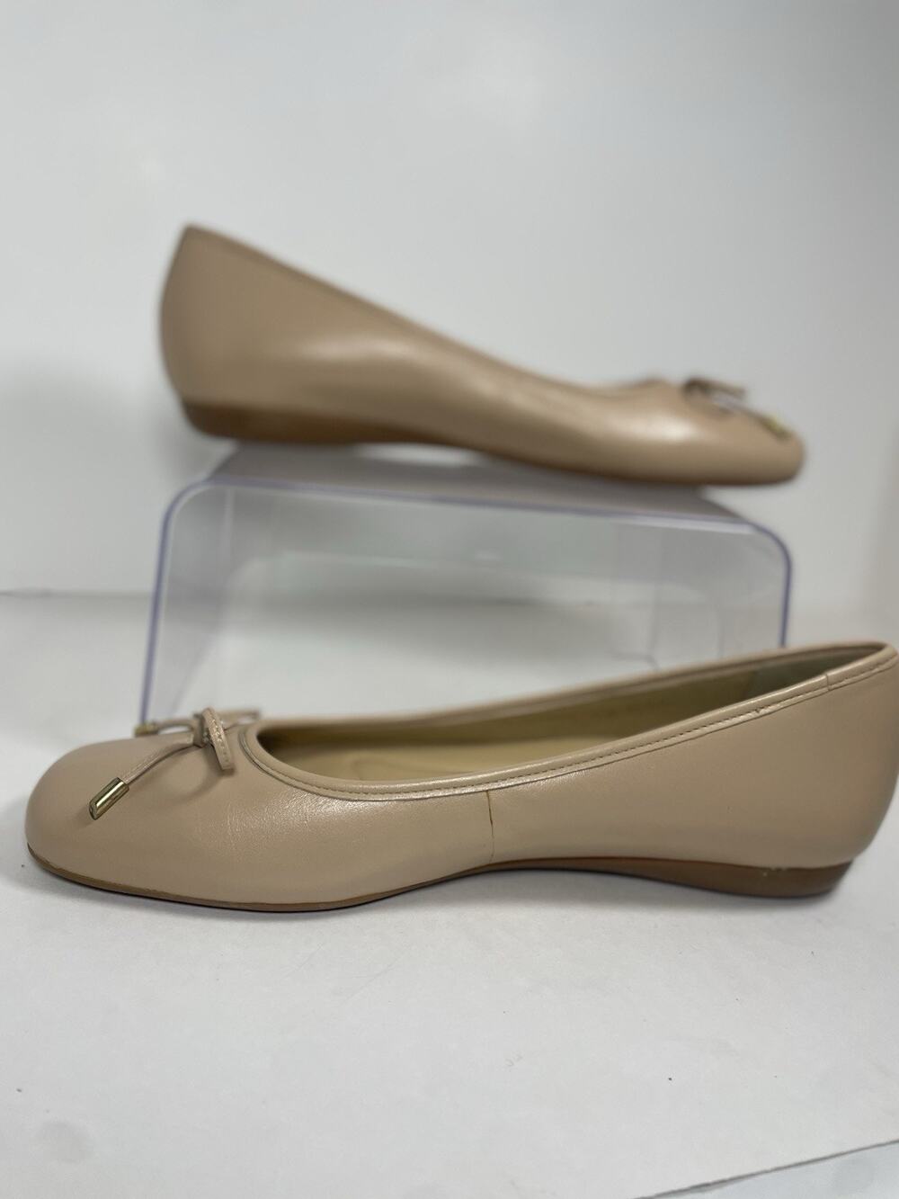 Trotters Leather Honesty Ballet Flats Beige Nude Square Toe Bow Size 10.5N EUC